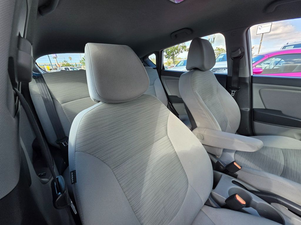 2016 Hyundai Accent 5dr Hatchback Automatic SE - 22935268 - 16