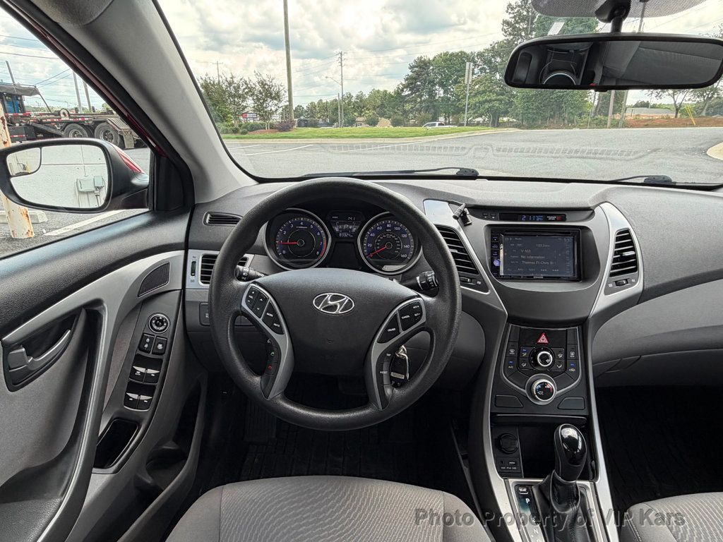 2016 Hyundai Elantra 4dr Sedan Automatic SE - 23033242 - 17