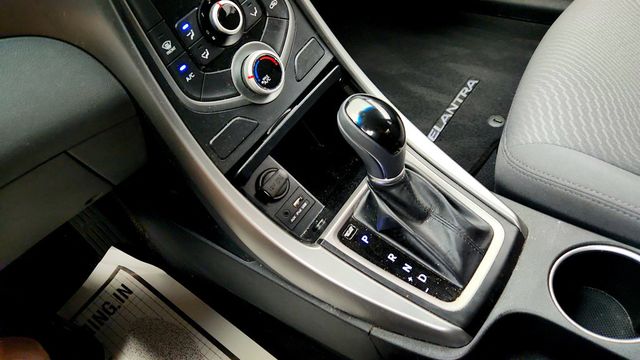 2016 Hyundai Elantra 4dr Sedan Automatic SE - 23014228 - 14