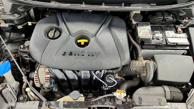 2016 Hyundai Elantra 4dr Sedan Automatic SE - 23014228 - 23