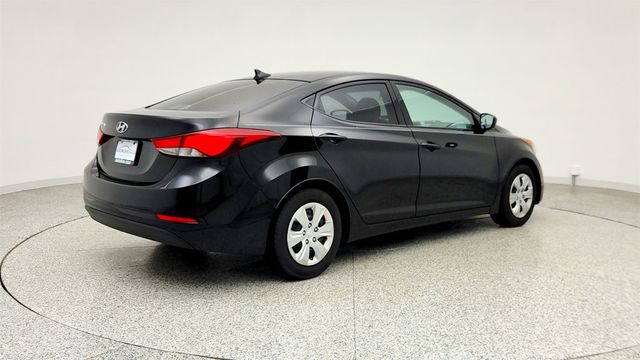 2016 Hyundai Elantra 4dr Sedan Automatic SE - 23014228 - 4