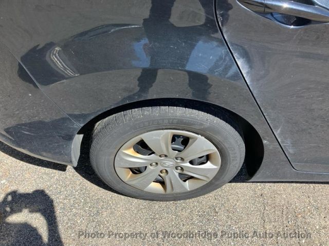 2016 Hyundai Elantra SE - 22930726 - 16