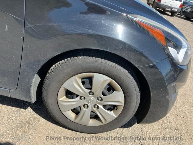 2016 Hyundai Elantra SE - 22930726 - 18
