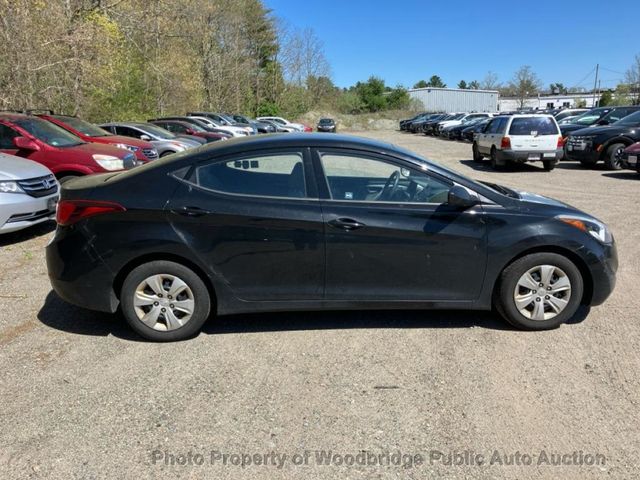 2016 Hyundai Elantra SE - 22930726 - 7