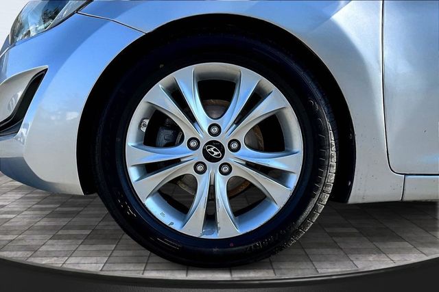 2016 Hyundai Elantra SE - 22940346 - 32