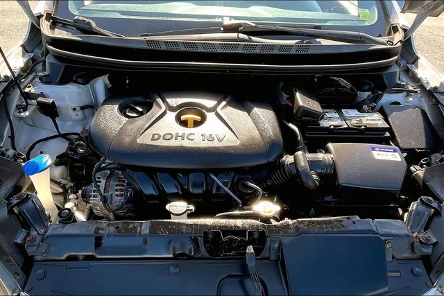 2016 Hyundai Elantra SE - 22940346 - 33