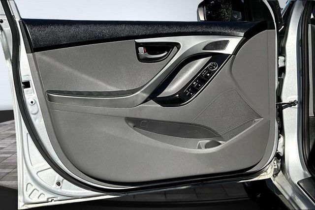 2016 Hyundai Elantra SE - 22940346 - 8