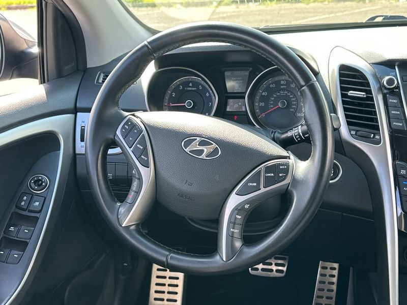 2016 Hyundai Elantra GT 5dr Hatchback Automatic - 23019448 - 16