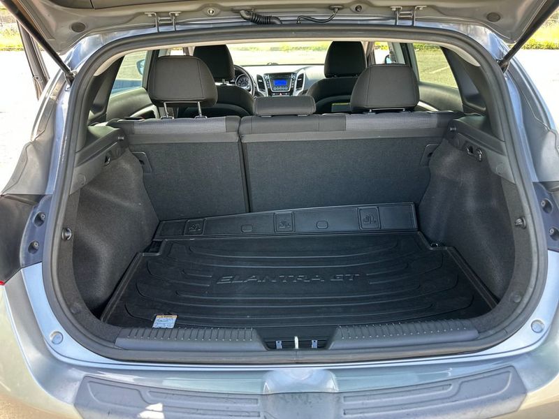 2016 Hyundai Elantra GT 5dr Hatchback Automatic - 23019448 - 18