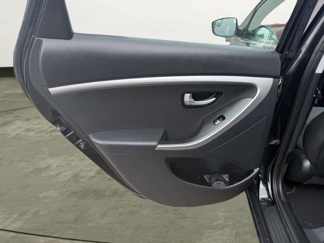 2016 Hyundai Elantra GT 5dr Hatchback Automatic - 22975276 - 18