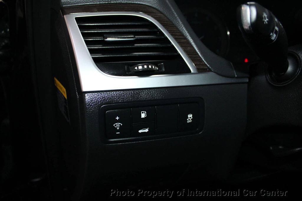 2016 Hyundai Genesis 3.8 photo 13