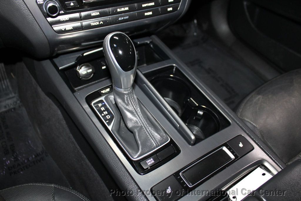 2016 Hyundai Genesis 3.8 photo 18