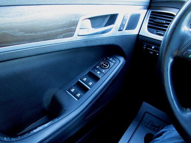 2016 Hyundai Genesis 4dr Sedan V6 3.8L AWD - 22992497 - 27