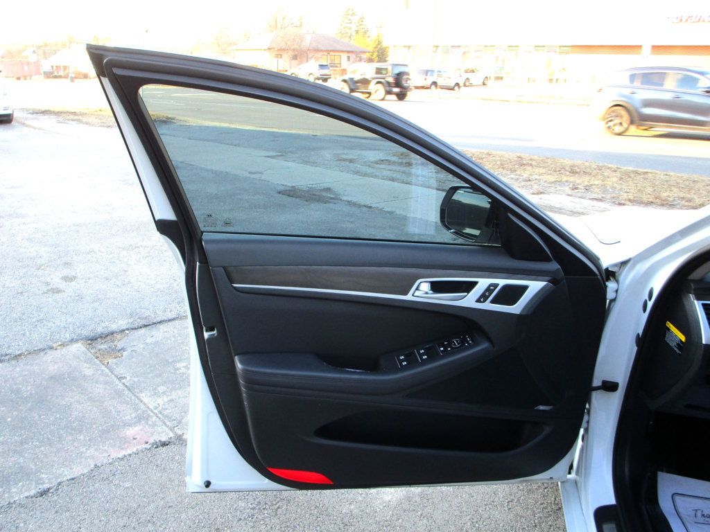 2016 Hyundai Genesis 4dr Sedan V6 3.8L AWD - 22992497 - 30