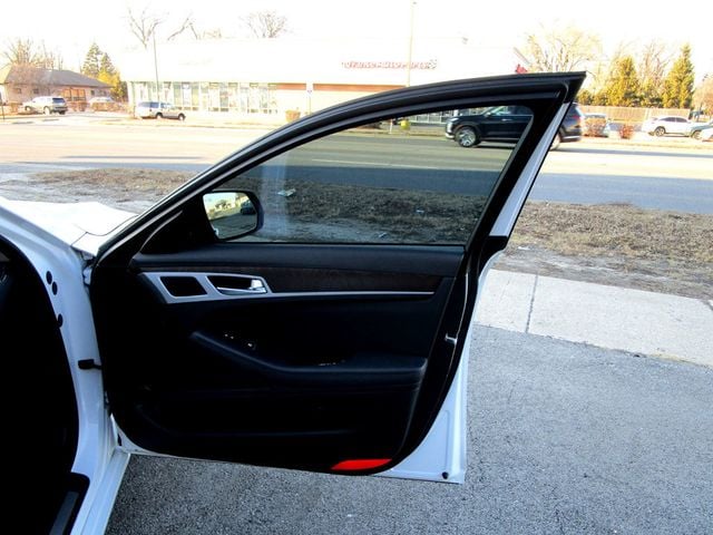 2016 Hyundai Genesis 4dr Sedan V6 3.8L AWD - 22992497 - 31