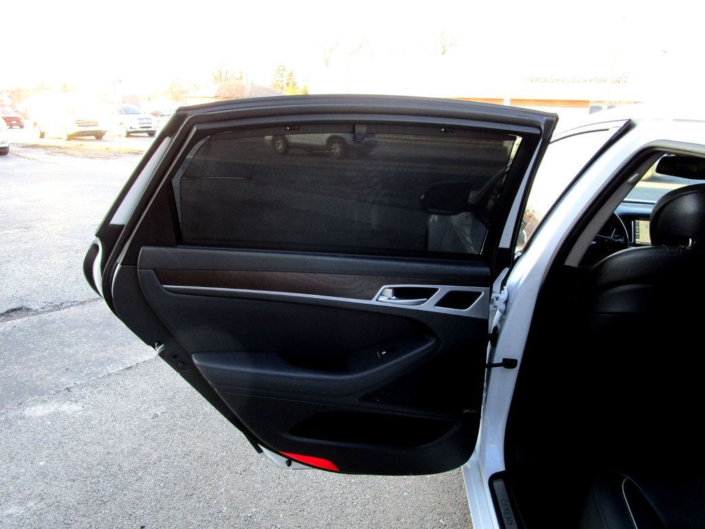 2016 Hyundai Genesis 4dr Sedan V6 3.8L AWD - 22992497 - 32