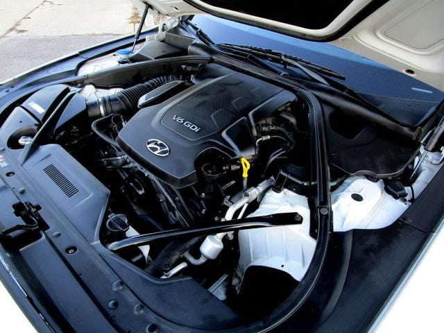 2016 Hyundai Genesis 4dr Sedan V6 3.8L AWD - 22992497 - 35