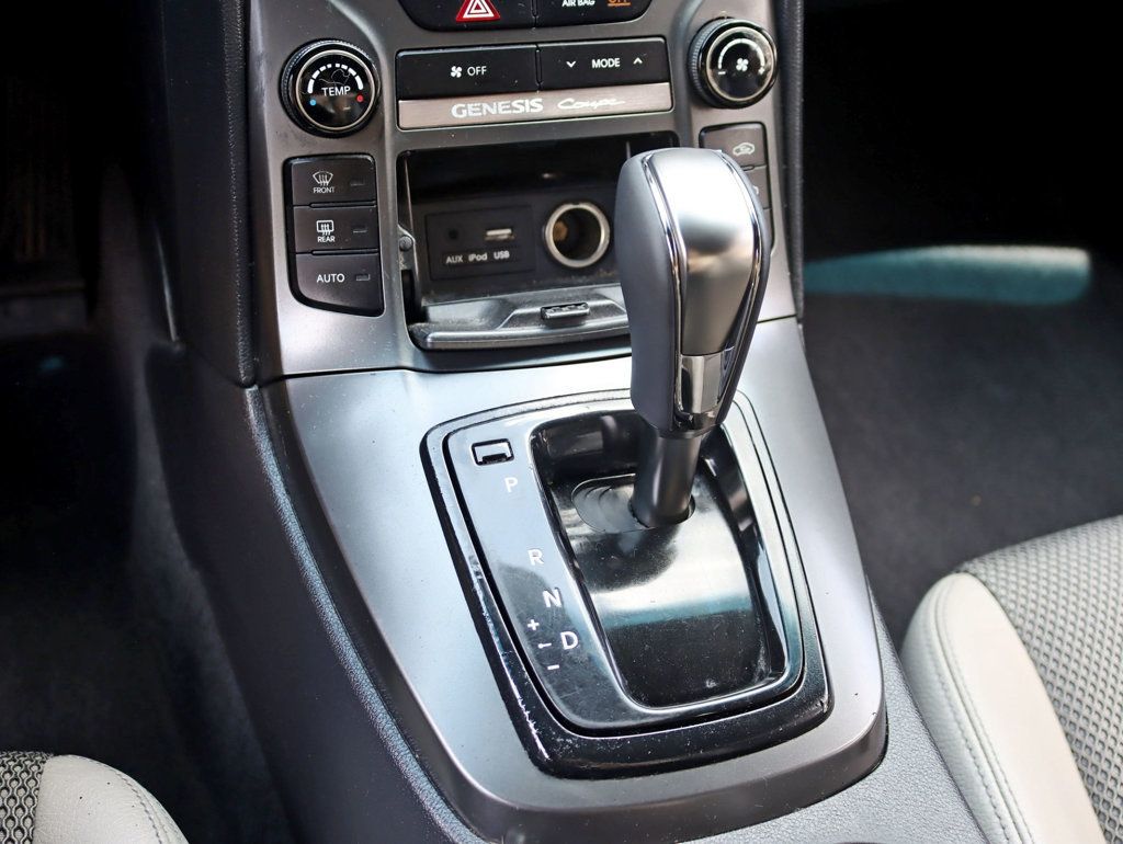 2016 Hyundai Genesis Coupe Ultimate photo 17