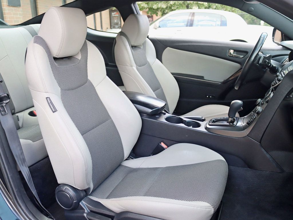 2016 Hyundai Genesis Coupe Ultimate photo 19