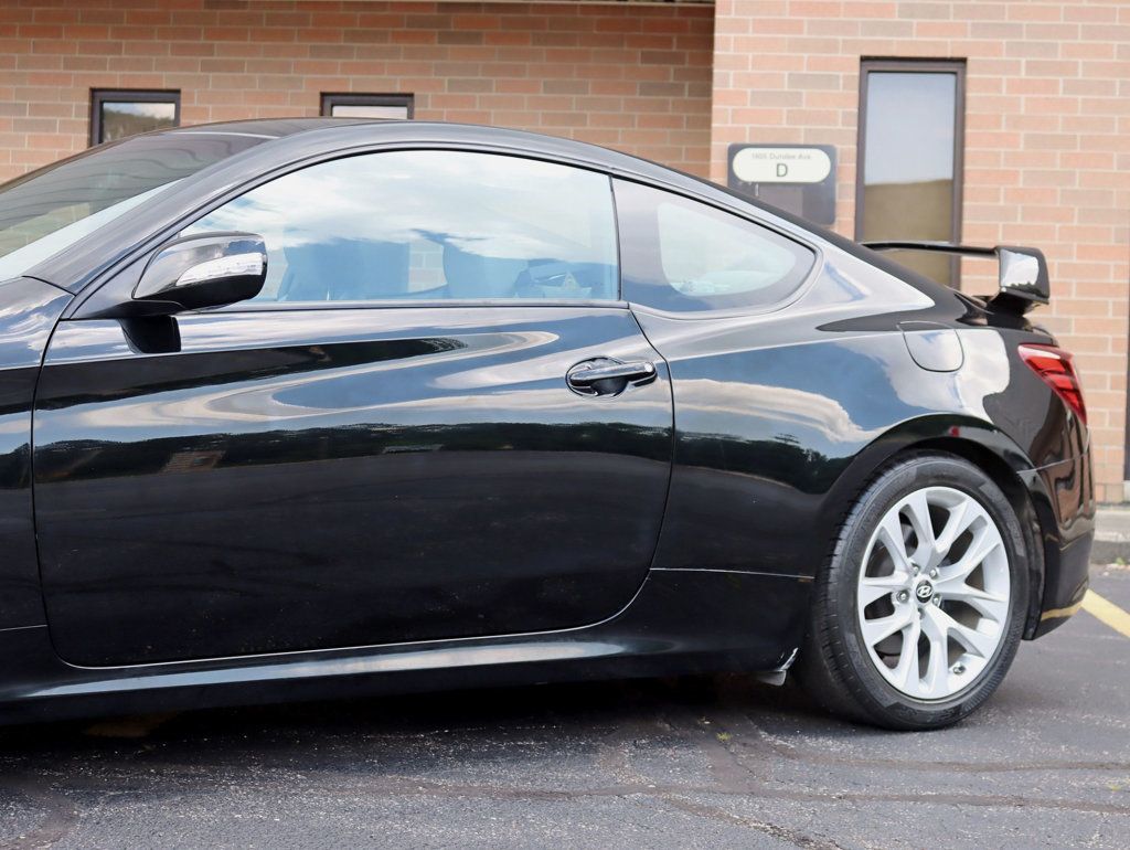 2016 Hyundai Genesis Coupe Ultimate photo 2