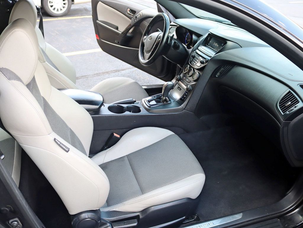 2016 Hyundai Genesis Coupe Ultimate photo 21
