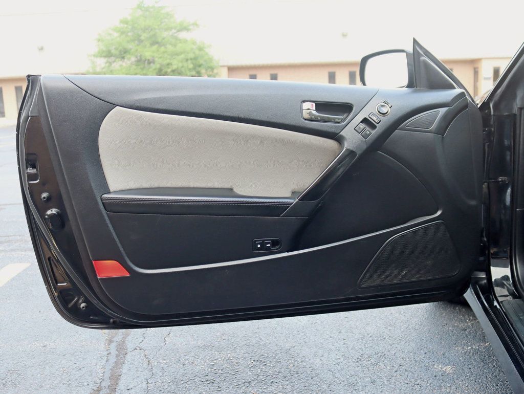 2016 Hyundai Genesis Coupe Ultimate photo 22