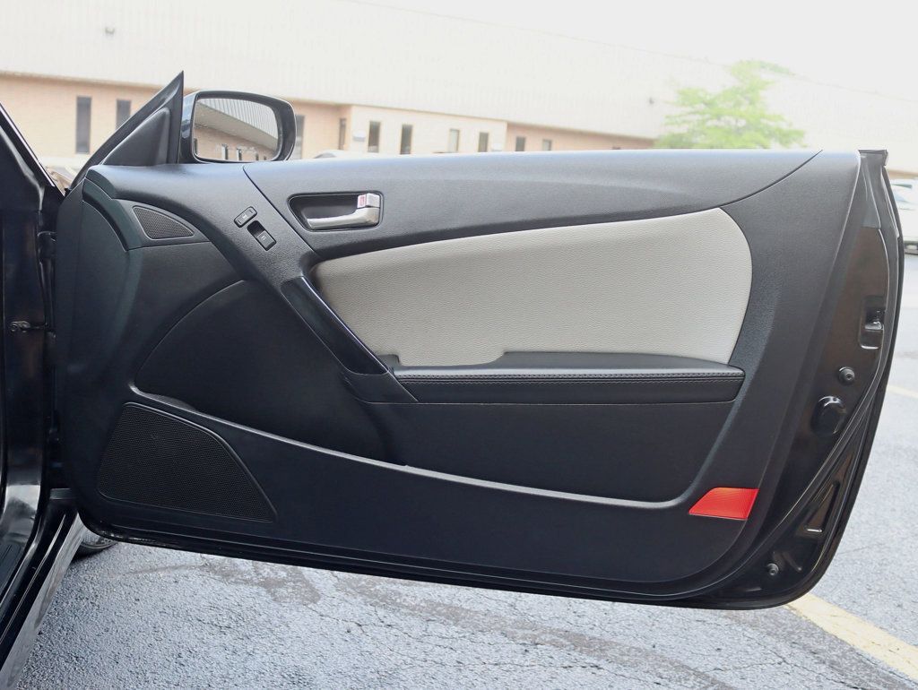 2016 Hyundai Genesis Coupe Ultimate photo 23