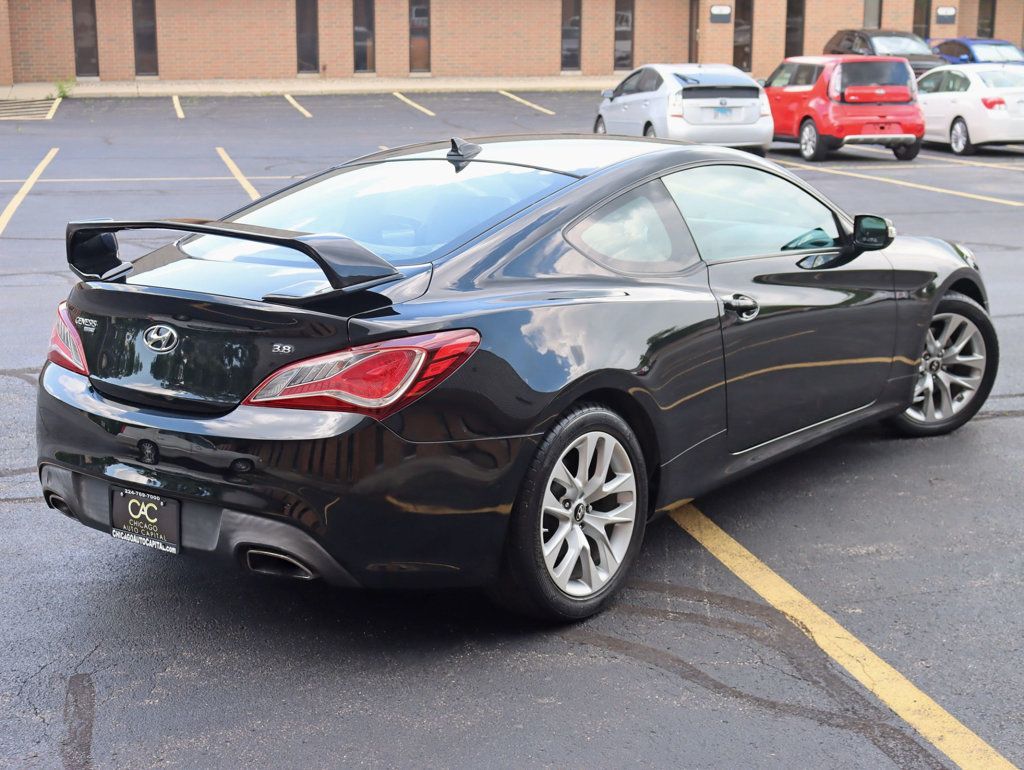 2016 Hyundai Genesis Coupe Ultimate photo 3