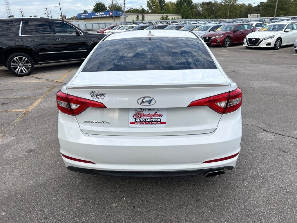 2016 Hyundai Sonata Base photo 3