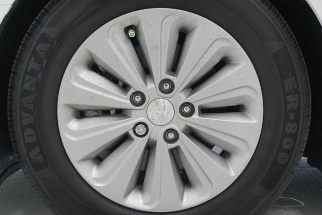 2016 Hyundai Sonata Hybrid 4dr Sedan SE - 22941102 - 17