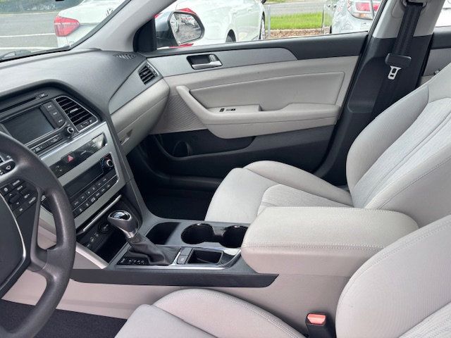 2016 Hyundai Sonata Hybrid 4dr Sedan SE - 22882842 - 6