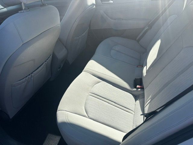 2016 Hyundai Sonata Hybrid 4dr Sedan SE - 23012915 - 12