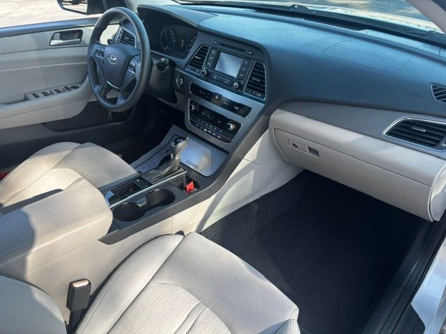2016 Hyundai Sonata Hybrid 4dr Sedan SE - 23012915 - 13