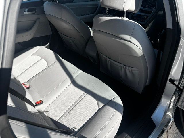 2016 Hyundai Sonata Hybrid 4dr Sedan SE - 23012915 - 19