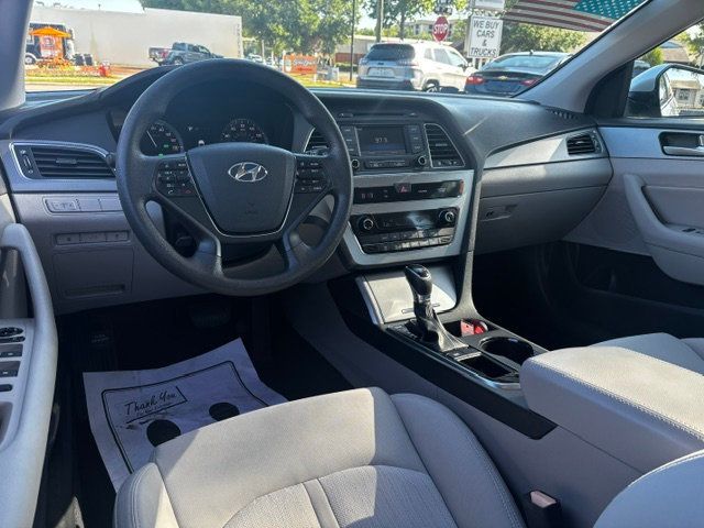 2016 Hyundai Sonata Hybrid 4dr Sedan SE - 23012915 - 4
