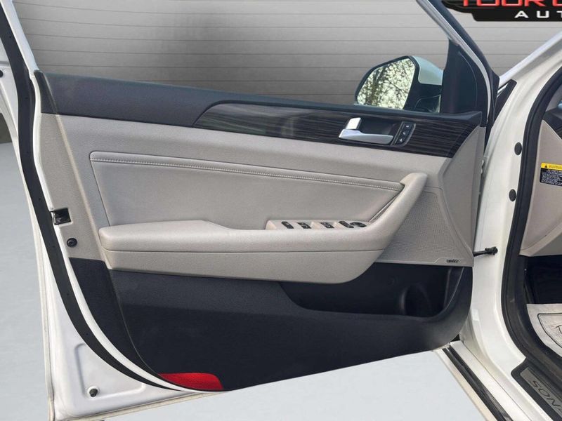 2016 Hyundai Sonata Hybrid Limited 4dr Sedan - 22941942 - 11