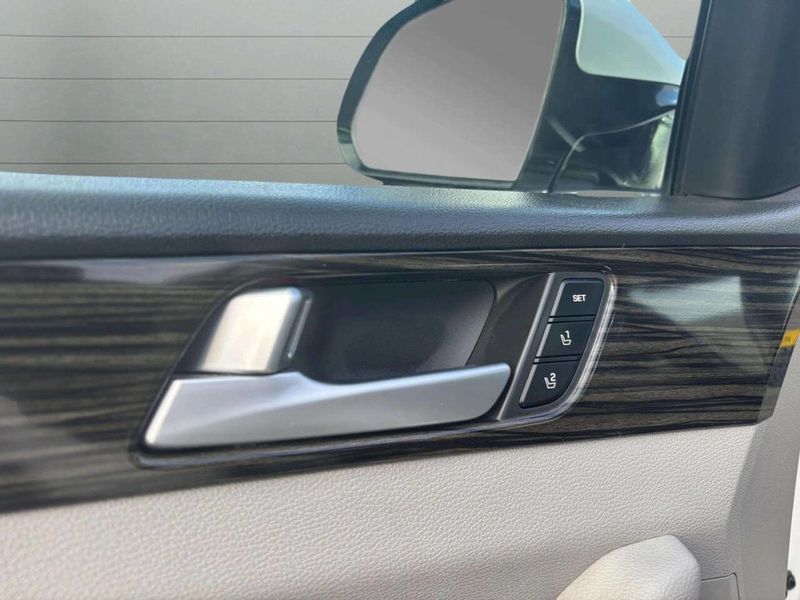 2016 Hyundai Sonata Hybrid Limited 4dr Sedan - 22941942 - 12