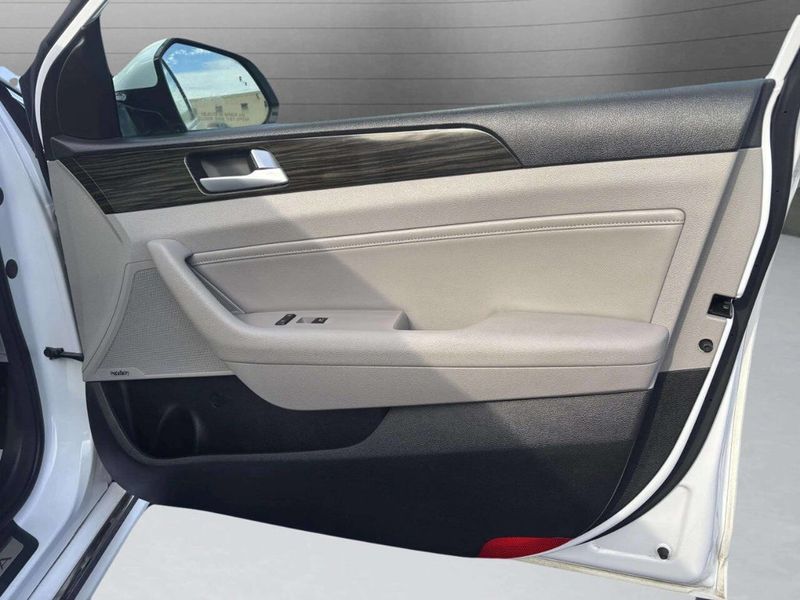 2016 Hyundai Sonata Hybrid Limited 4dr Sedan - 22941942 - 21