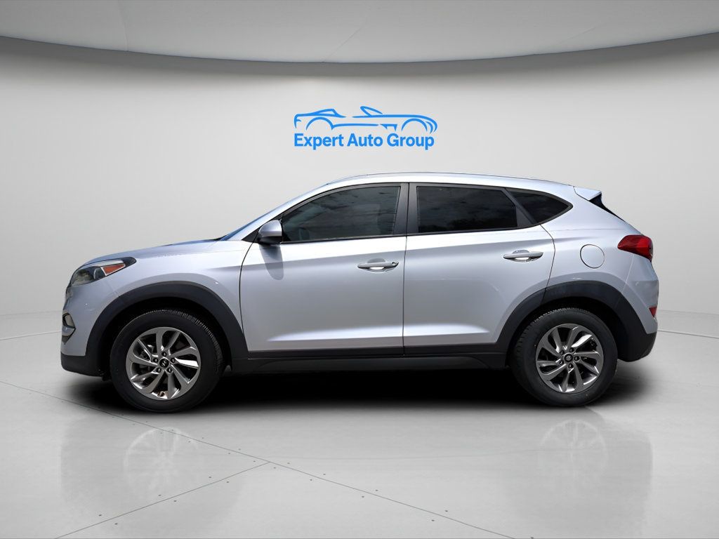 2016 Hyundai Tucson SE photo 2