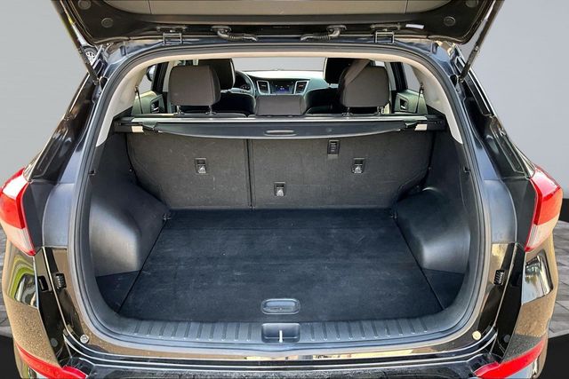 2016 Hyundai Tucson SE - 23067332 - 32