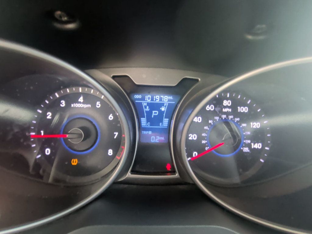 Hyundai Veloster  photo 16