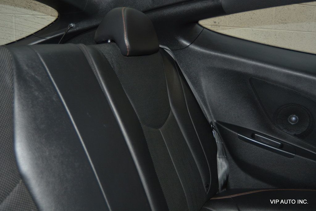 2016 Hyundai Veloster 3dr Coupe Manual Turbo w/Orange Accent - 22976409 - 24