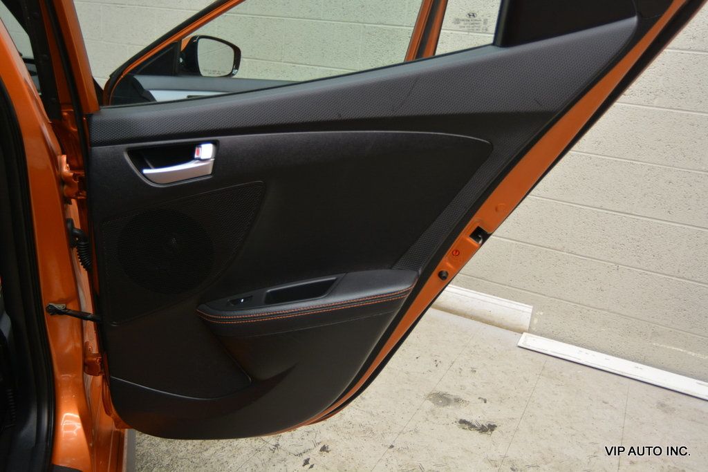 2016 Hyundai Veloster 3dr Coupe Manual Turbo w/Orange Accent - 22976409 - 8