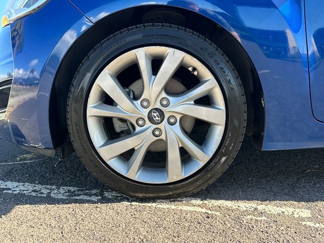 2016 Hyundai Veloster Base - 23023357 - 11