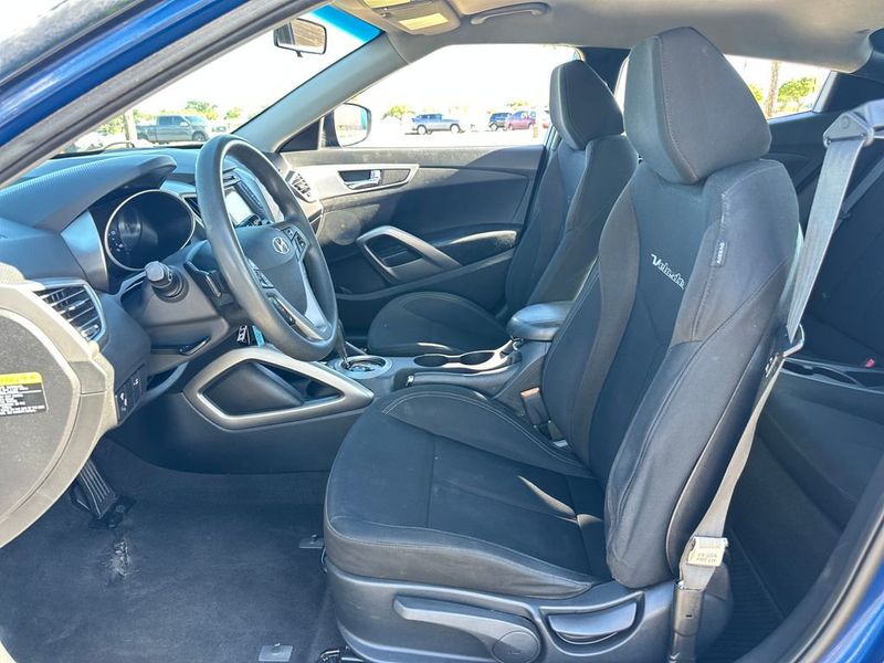2016 Hyundai Veloster Base - 23023357 - 12