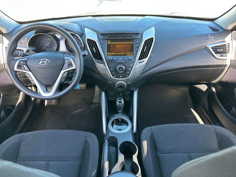 2016 Hyundai Veloster Base - 23023357 - 13