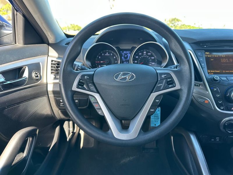2016 Hyundai Veloster Base - 23023357 - 14
