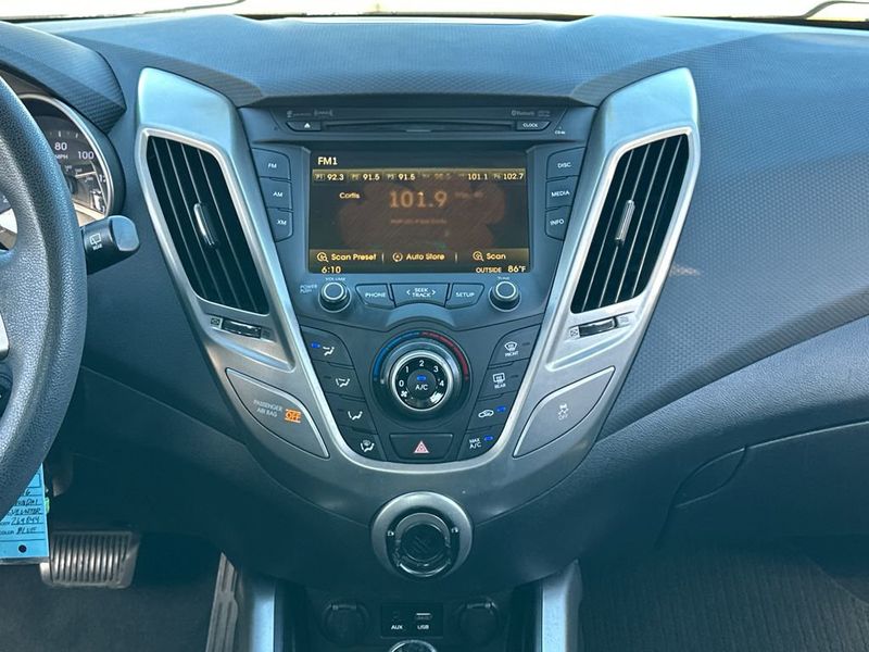 2016 Hyundai Veloster Base - 23023357 - 15