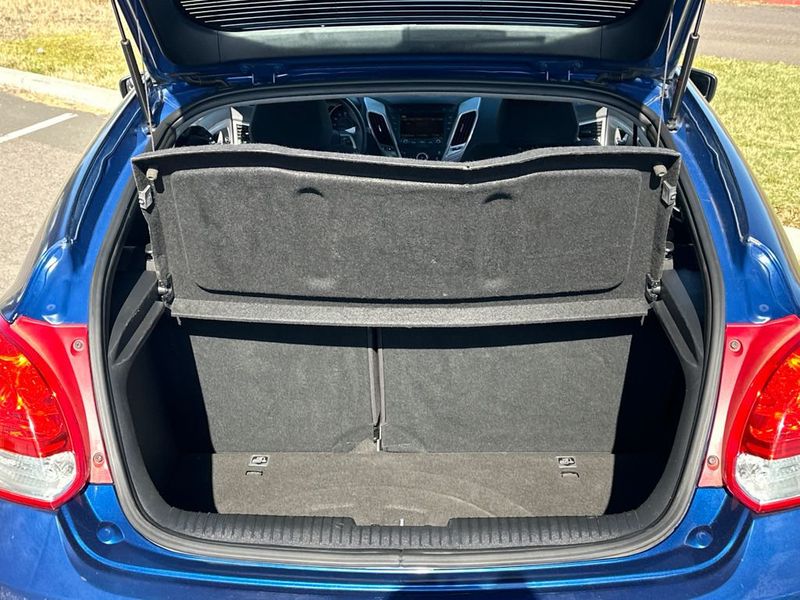2016 Hyundai Veloster Base - 23023357 - 18