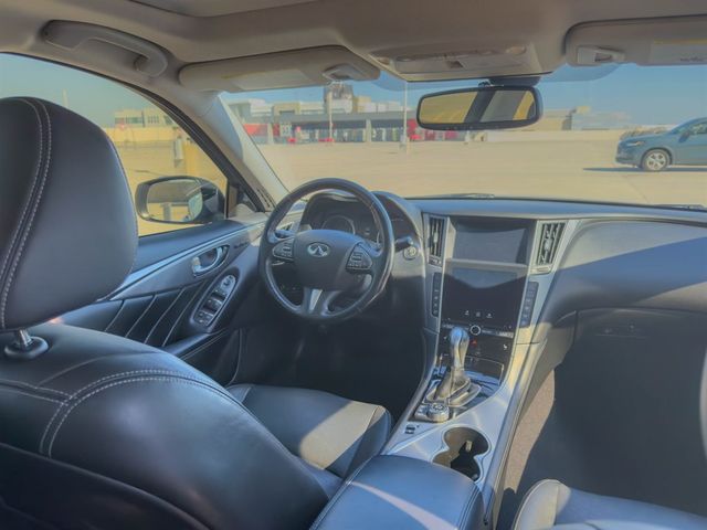 2016 INFINITI Q50 4dr Sedan 2.0t RWD - 22950289 - 19